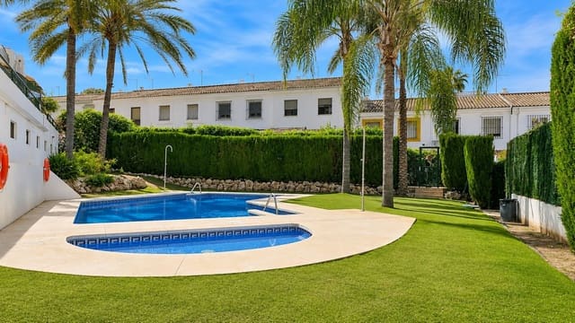 Apartamento de 2 habitaciones en Atalaya-Isdabe, Estepona en venta con piscina garaje - 320.000 € (Ref: 9971848)
