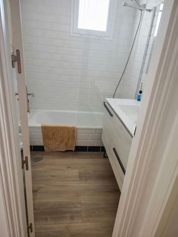 Apartamento de 2 habitaciones en Punta de la Chullera, Manilva en venta con piscina - 225.000 € (Ref: 9971851)
