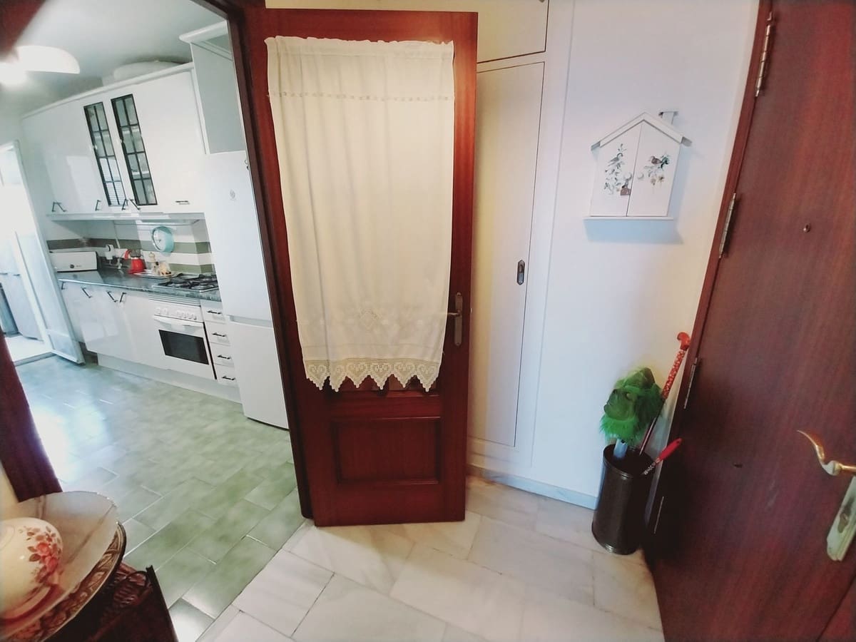 2 bedroom Apartment for sale in Calahonda with pool - € 305,000 (Ref: 9971858)