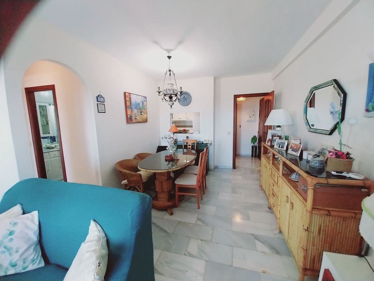 2 bedroom Apartment for sale in Calahonda with pool - € 305,000 (Ref: 9971858)