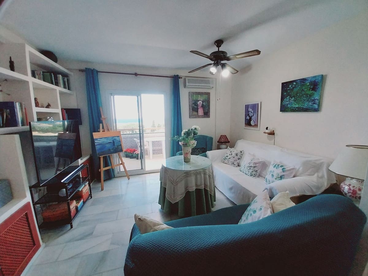 2 bedroom Apartment for sale in Calahonda with pool - € 305,000 (Ref: 9971858)