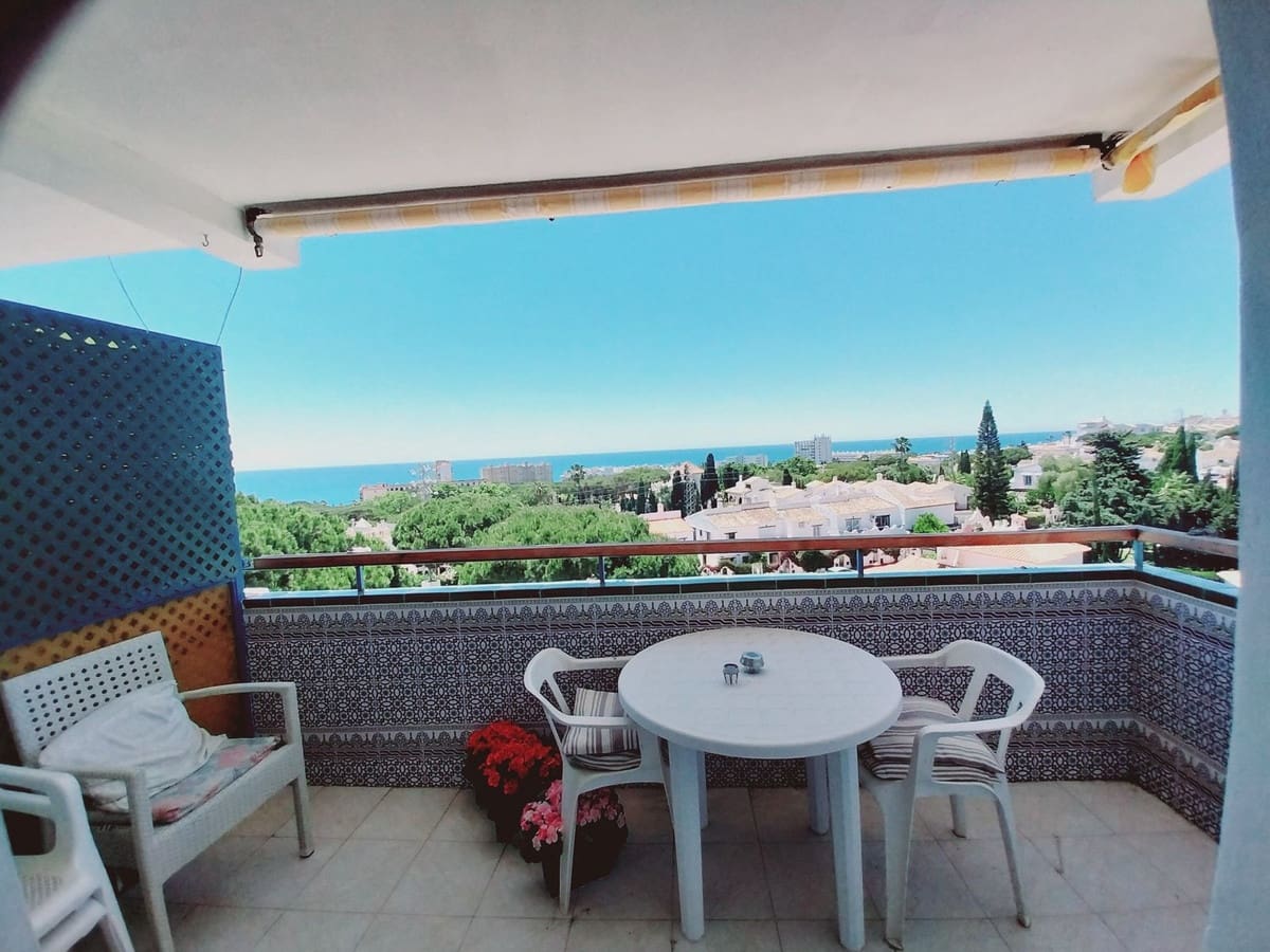 2 bedroom Apartment for sale in Calahonda with pool - € 305,000 (Ref: 9971858)