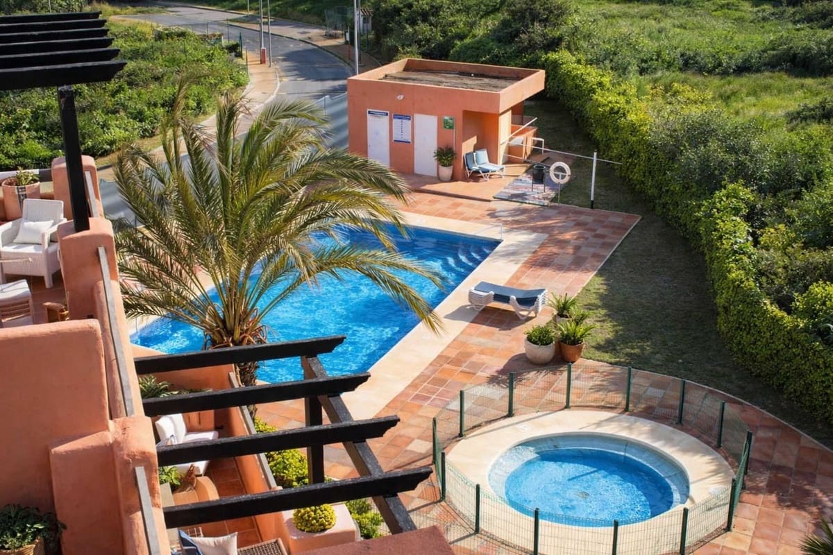 2 soverom Leilighet til salgs i Casares med svømmebasseng garasje - € 299 000 (Ref: 9971859)