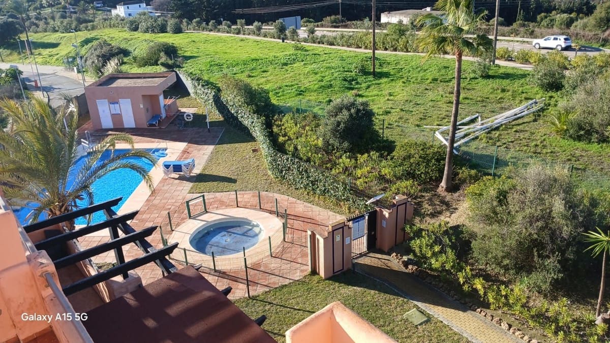 2 soverom Leilighet til salgs i Casares med svømmebasseng garasje - € 299 000 (Ref: 9971859)