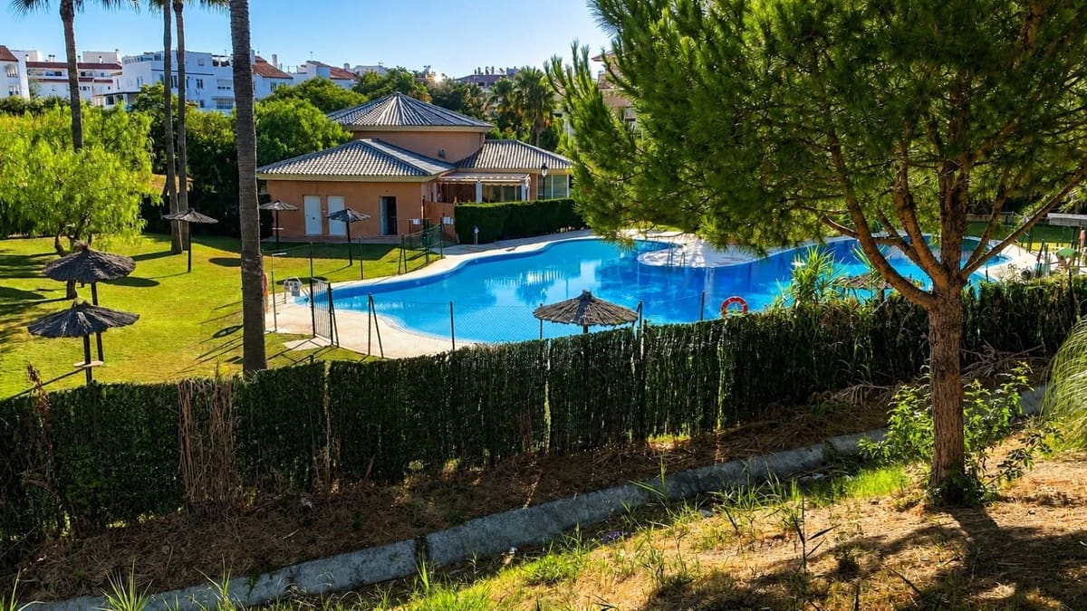 1 bedroom Apartment for sale in San Luis de Sabinillas with pool garage - € 240,000 (Ref: 9971872)