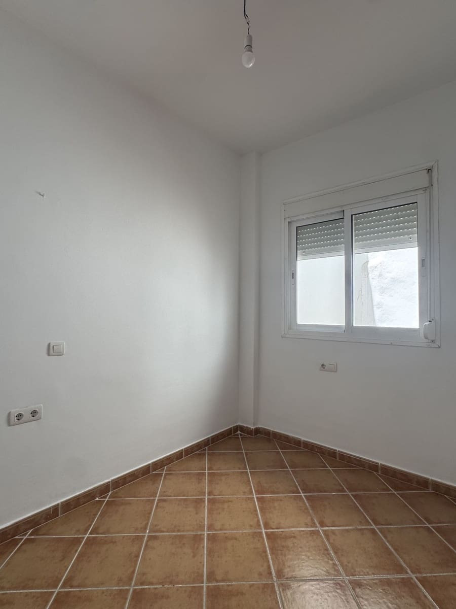 2 slaapkamer Appartement te koop in Estepona - € 292.000 (Ref: 9971875)