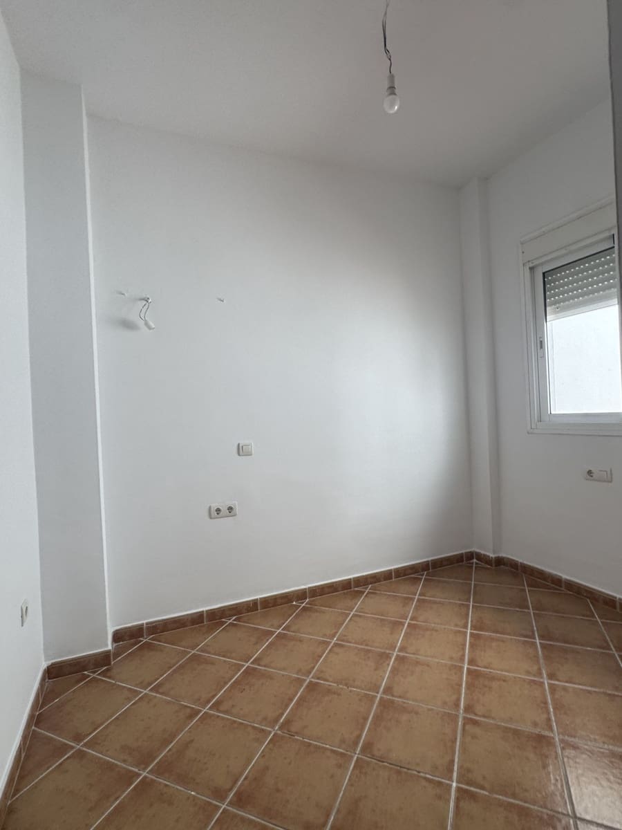 2 slaapkamer Appartement te koop in Estepona - € 292.000 (Ref: 9971875)
