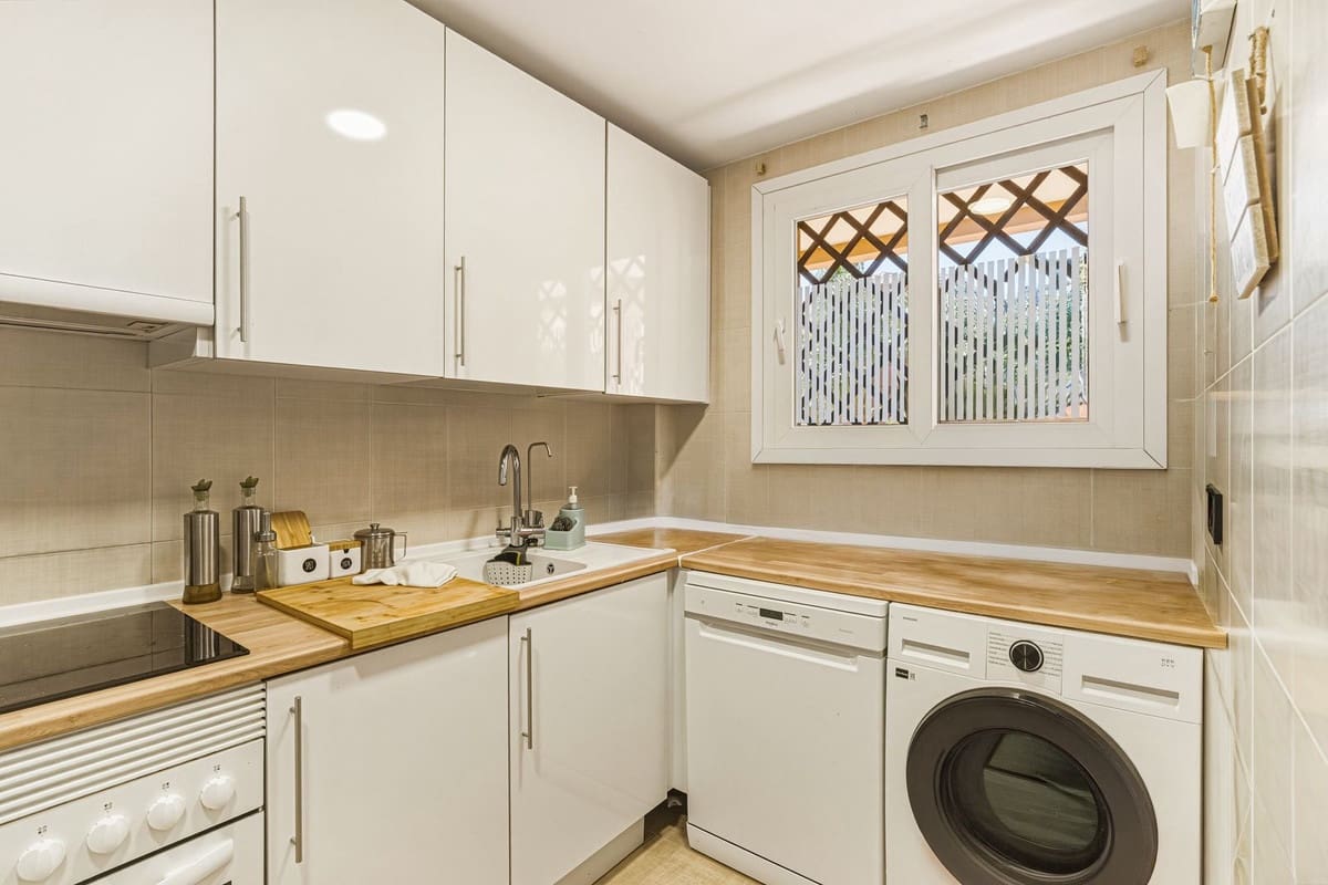 2 bedroom Apartment for sale in Riviera del Sol with pool - € 320,000 (Ref: 9971876)
