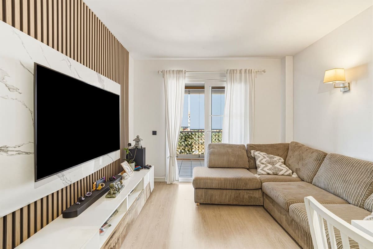 2 bedroom Apartment for sale in Riviera del Sol with pool - € 320,000 (Ref: 9971876)
