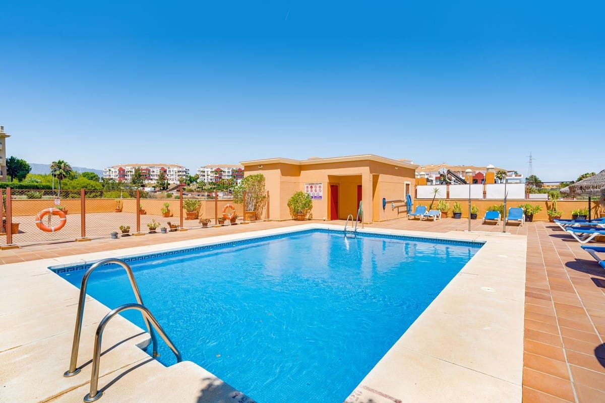 2 bedroom Apartment for sale in Riviera del Sol with pool - € 320,000 (Ref: 9971876)
