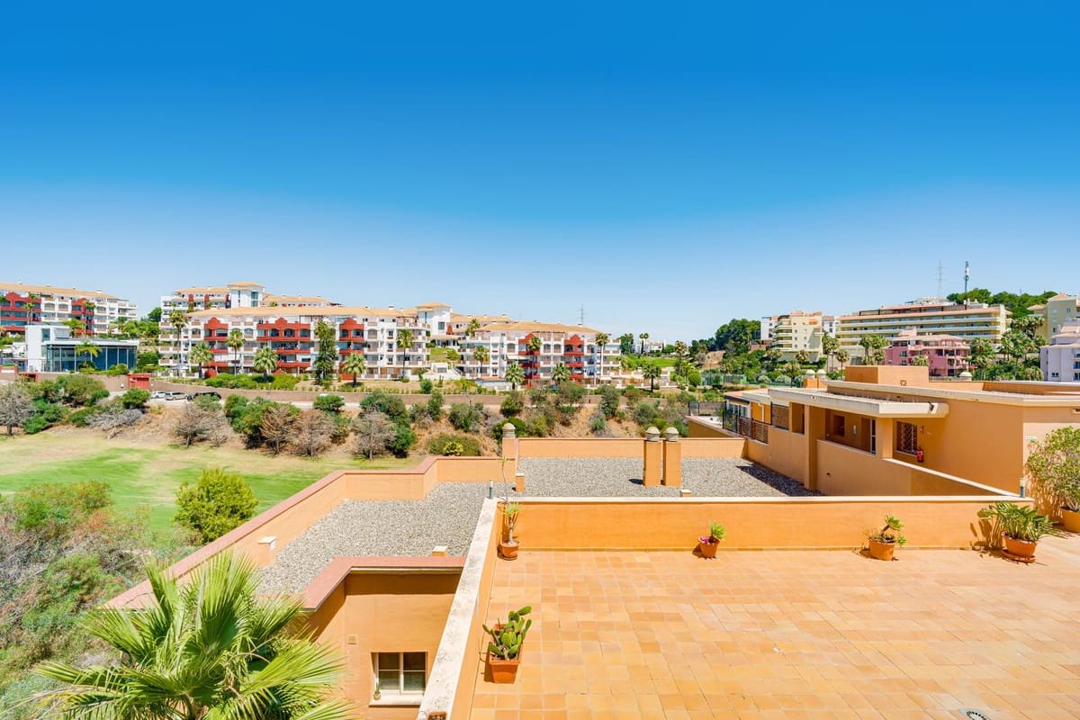 2 bedroom Apartment for sale in Riviera del Sol with pool - € 320,000 (Ref: 9971876)
