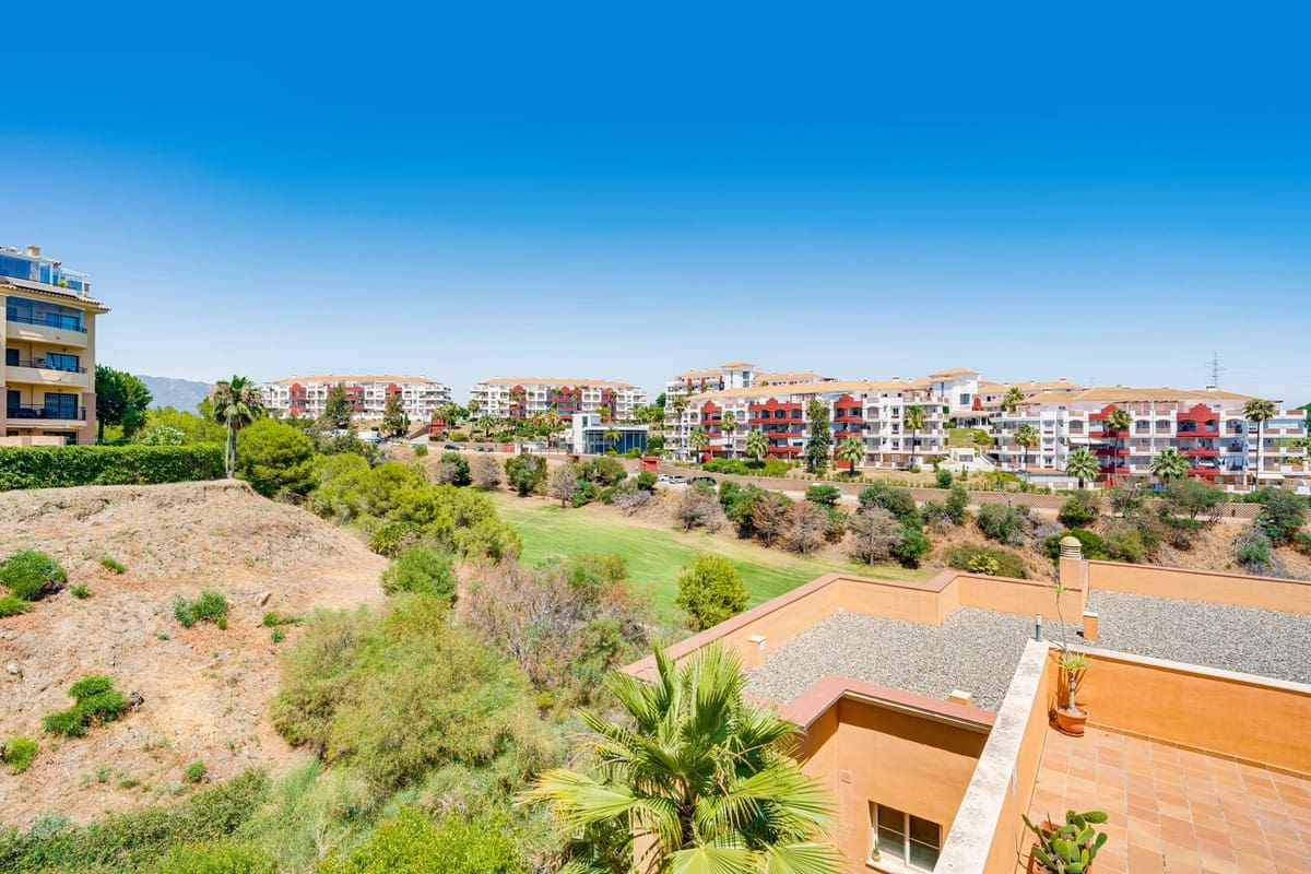 2 bedroom Apartment for sale in Riviera del Sol with pool - € 320,000 (Ref: 9971876)