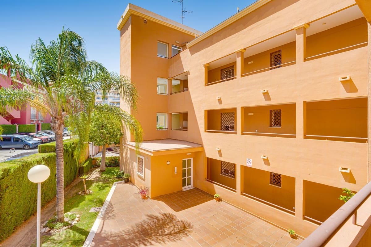 2 bedroom Apartment for sale in Riviera del Sol with pool - € 320,000 (Ref: 9971876)