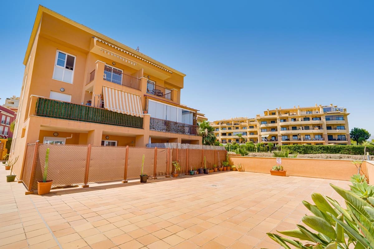 2 bedroom Apartment for sale in Riviera del Sol with pool - € 320,000 (Ref: 9971876)