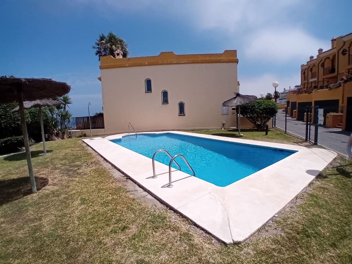 3 soveværelse Semi-Rækkehus til salg i Manilva med swimmingpool garage - € 318.000 (Ref: 9971878)