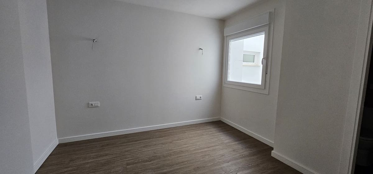 2 soverom Leilighet til salgs i Fuengirola med svømmebasseng garasje - € 295 000 (Ref: 9971879)