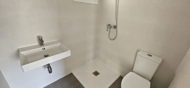 2 soverom Leilighet til salgs i Torreblanca, Fuengirola med svømmebasseng garasje - € 295 000 (Ref: 9971879)