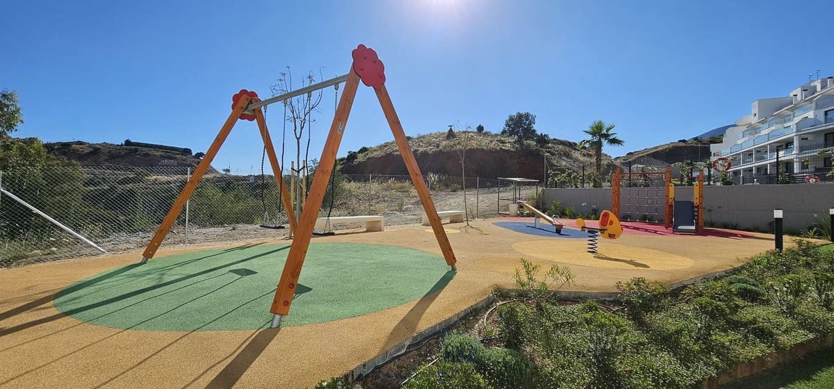 2 soverom Leilighet til salgs i Fuengirola med svømmebasseng garasje - € 295 000 (Ref: 9971879)