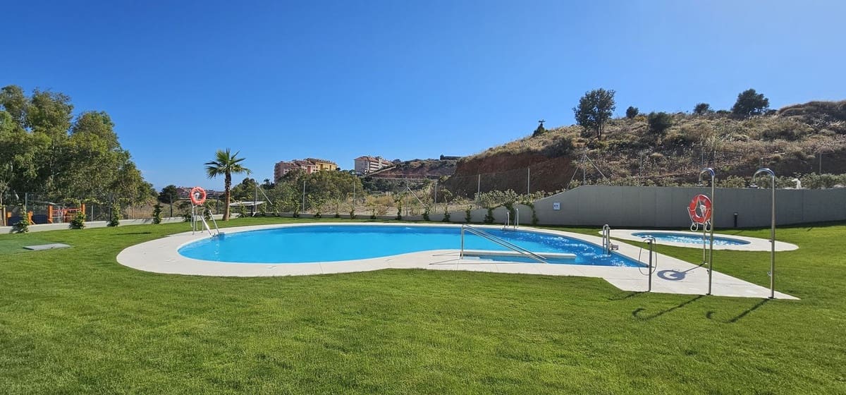 2 soverom Leilighet til salgs i Fuengirola med svømmebasseng garasje - € 295 000 (Ref: 9971879)