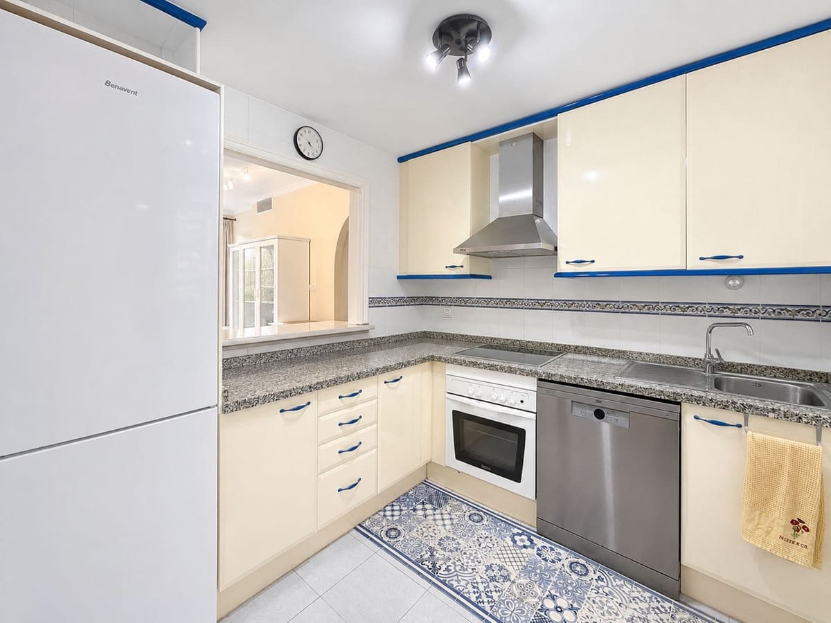 2 soverom Leilighet til salgs i Manilva med svømmebasseng garasje - € 330 000 (Ref: 9971881)