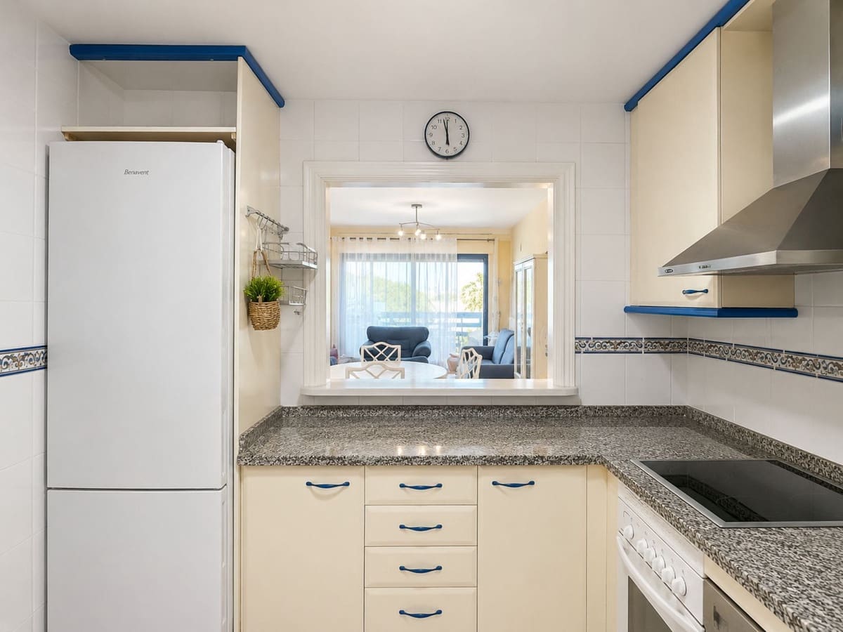 2 soverom Leilighet til salgs i Manilva med svømmebasseng garasje - € 330 000 (Ref: 9971881)