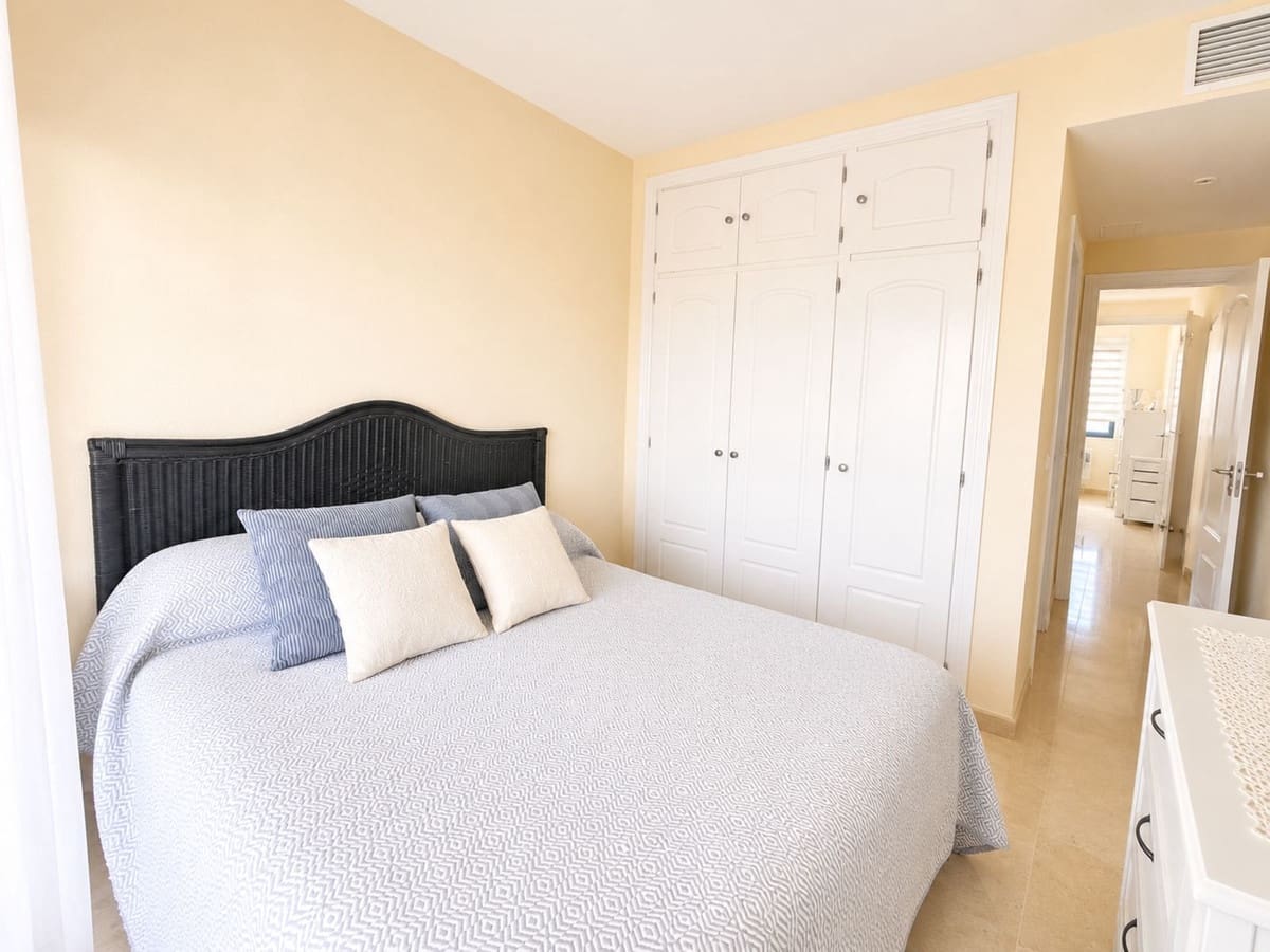 2 soverom Leilighet til salgs i Manilva med svømmebasseng garasje - € 330 000 (Ref: 9971881)