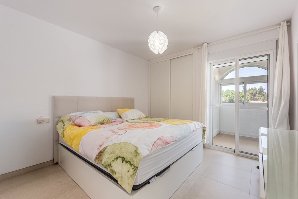 2 soveværelse Lejlighed til salg i La Cala de Mijas med swimmingpool - € 390.000 (Ref: 9971883)