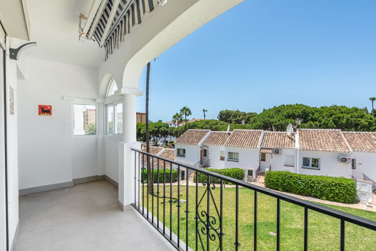 2 soveværelse Lejlighed til salg i La Cala de Mijas med swimmingpool - € 390.000 (Ref: 9971883)