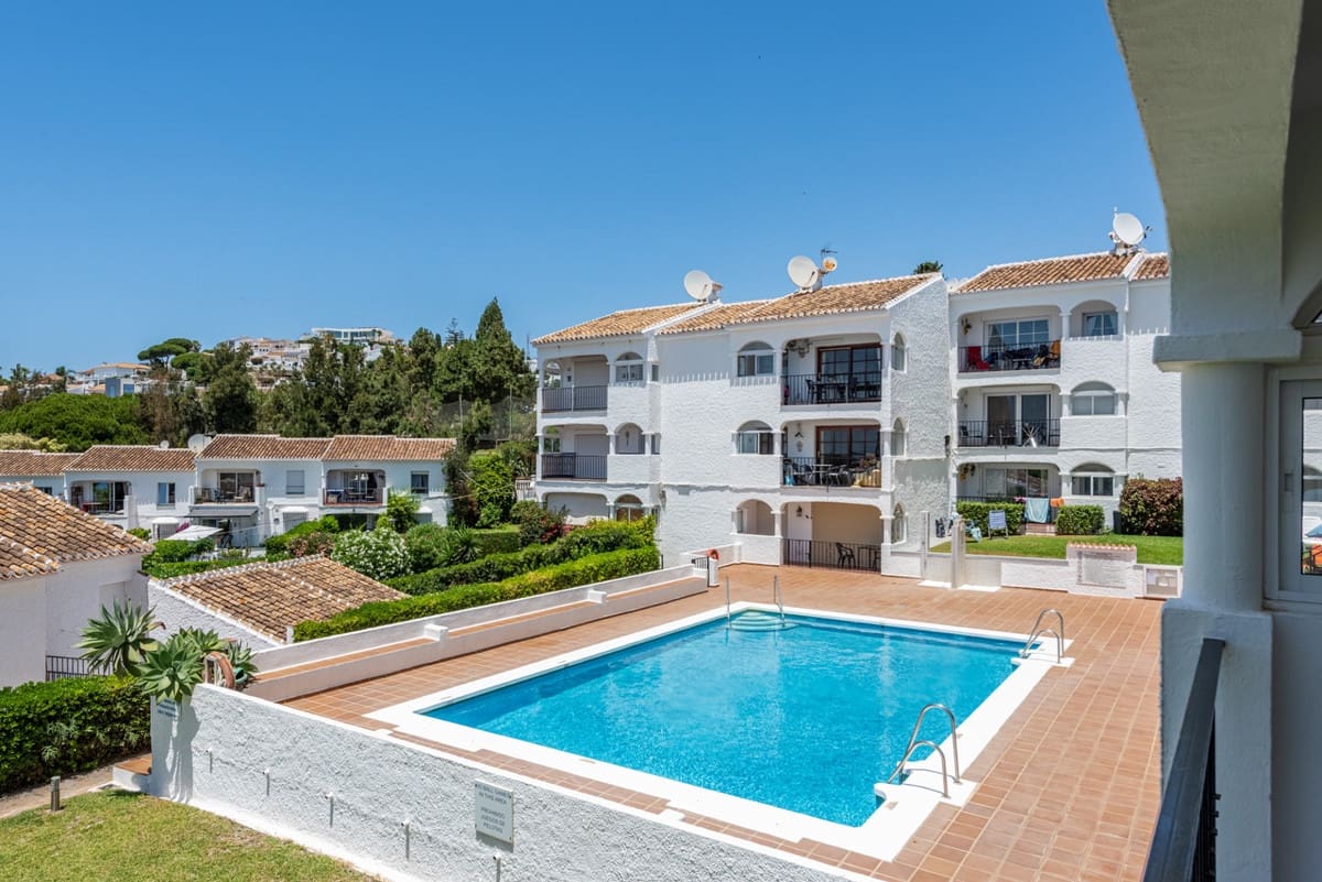 2 soveværelse Lejlighed til salg i La Cala de Mijas med swimmingpool - € 390.000 (Ref: 9971883)
