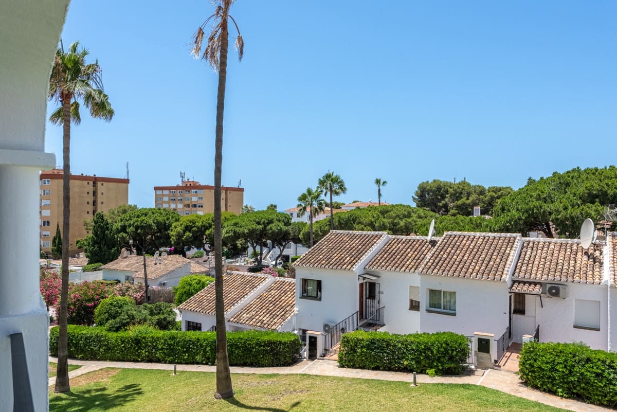 2 soveværelse Lejlighed til salg i La Cala de Mijas med swimmingpool - € 390.000 (Ref: 9971883)