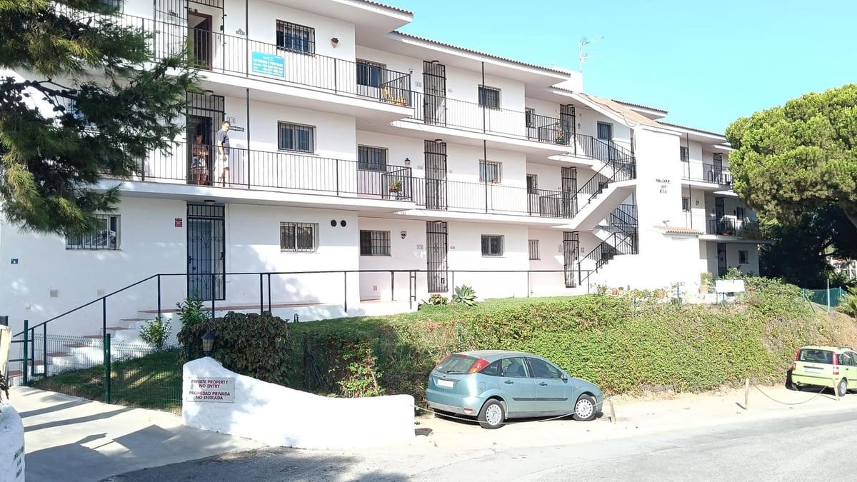 2 bedroom Apartment for sale in El Faro with pool - € 309,000 (Ref: 9971886)