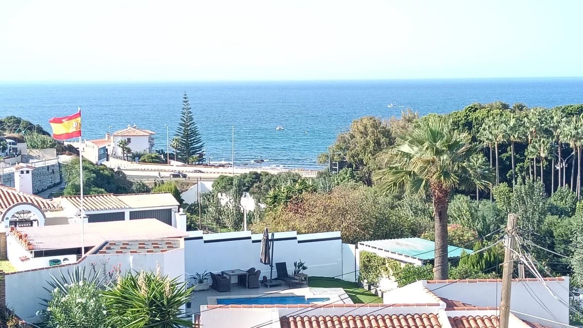 2 bedroom Apartment for sale in El Faro with pool - € 309,000 (Ref: 9971886)