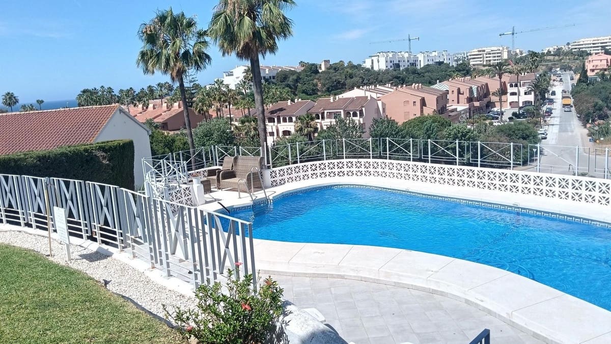 2 bedroom Apartment for sale in El Faro with pool - € 309,000 (Ref: 9971886)