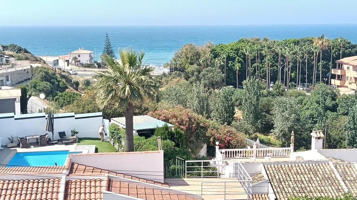 2 bedroom Apartment for sale in El Faro with pool - € 309,000 (Ref: 9971886)