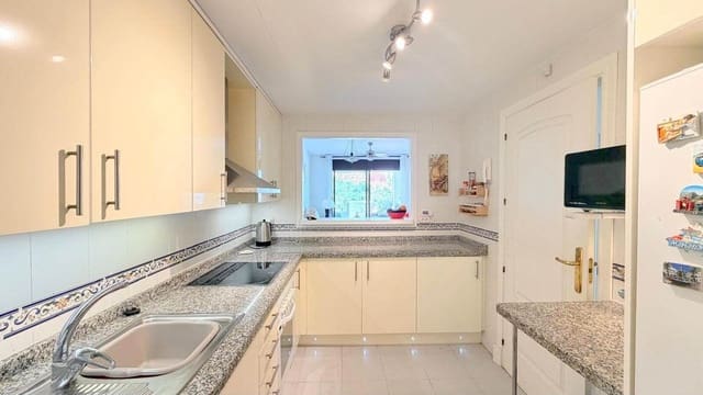 2 soveværelse Lejlighed til salg i La Duquesa / Puerto de la Duquesa, Manilva med swimmingpool garage - € 279.000 (Ref: 9971889)