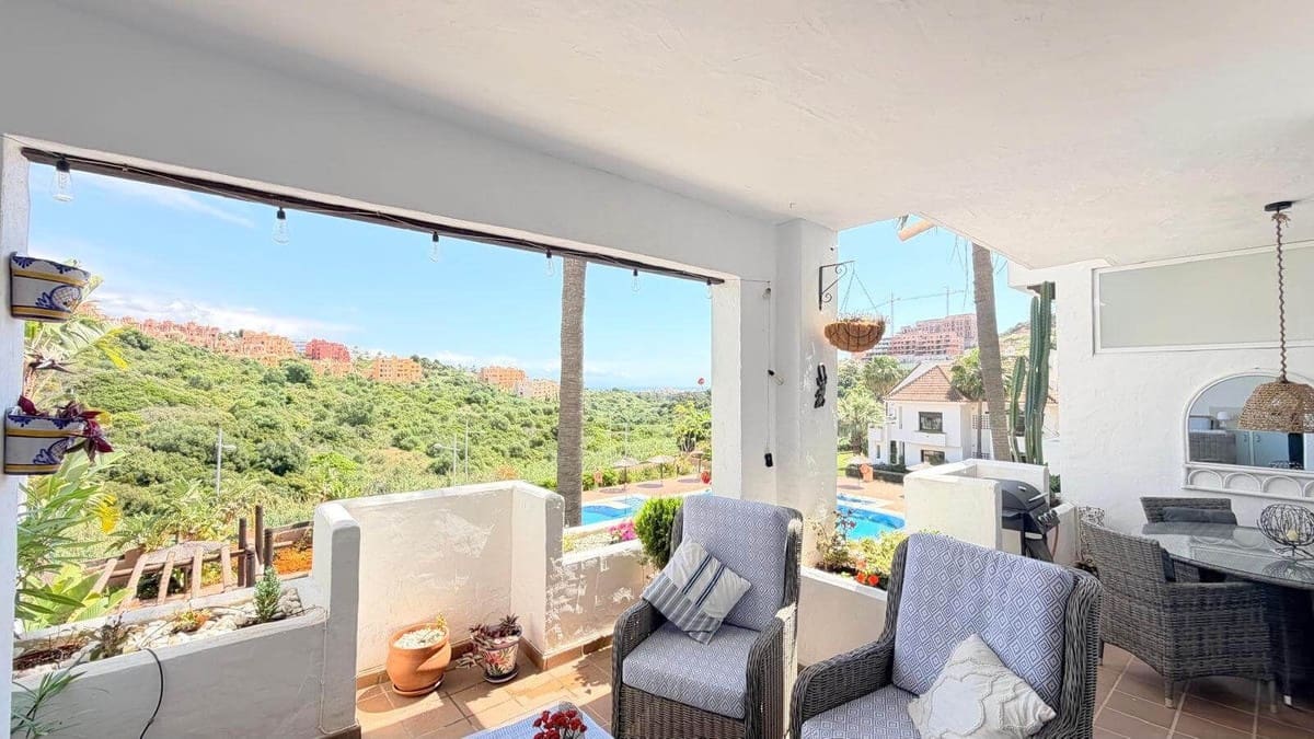 2 bedroom Apartment for sale in La Duquesa / Puerto de la Duquesa with pool garage - € 279,000 (Ref: 9971889)