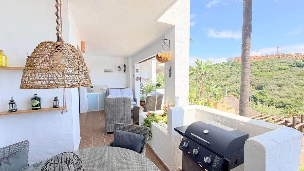 2 bedroom Apartment for sale in La Duquesa / Puerto de la Duquesa with pool garage - € 279,000 (Ref: 9971889)