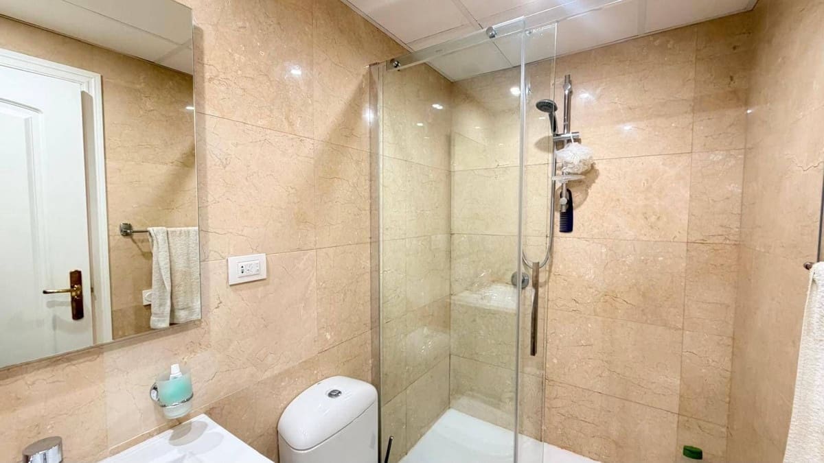 2 bedroom Apartment for sale in La Duquesa / Puerto de la Duquesa with pool garage - € 279,000 (Ref: 9971889)