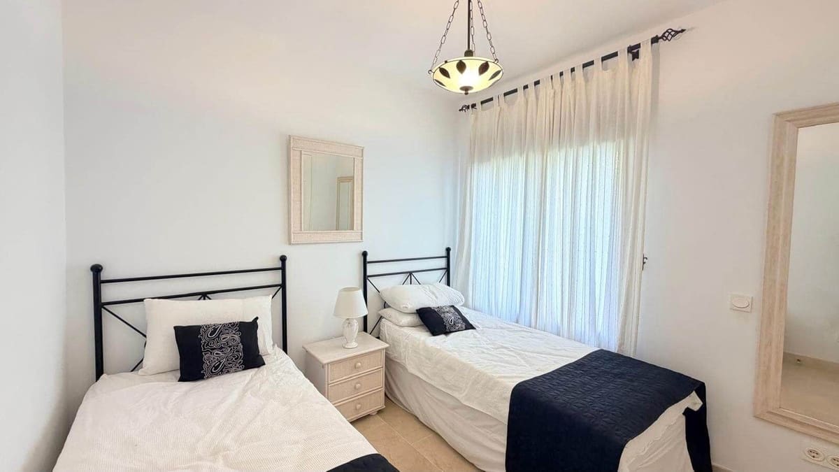 2 bedroom Apartment for sale in La Duquesa / Puerto de la Duquesa with pool garage - € 279,000 (Ref: 9971889)