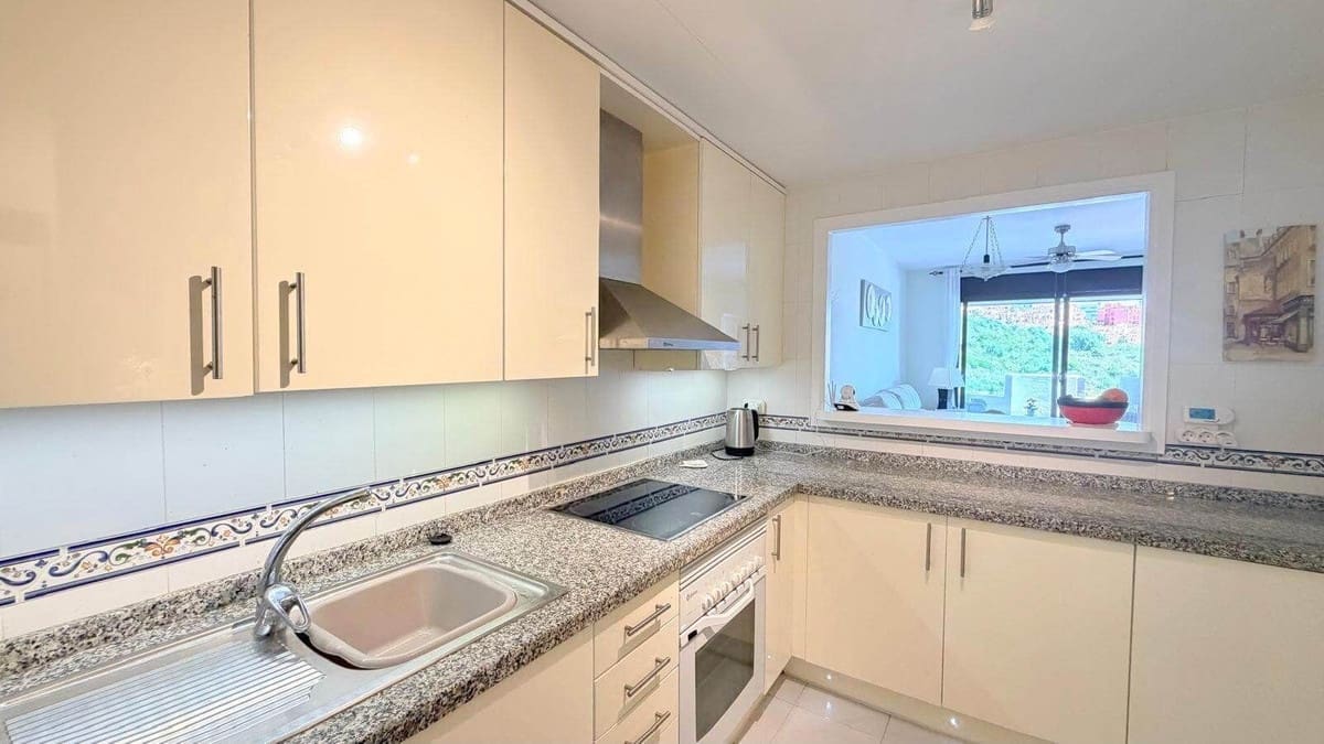 2 bedroom Apartment for sale in La Duquesa / Puerto de la Duquesa with pool garage - € 279,000 (Ref: 9971889)