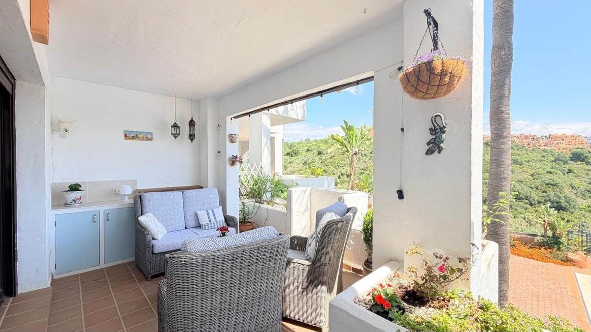 2 bedroom Apartment for sale in La Duquesa / Puerto de la Duquesa with pool garage - € 279,000 (Ref: 9971889)