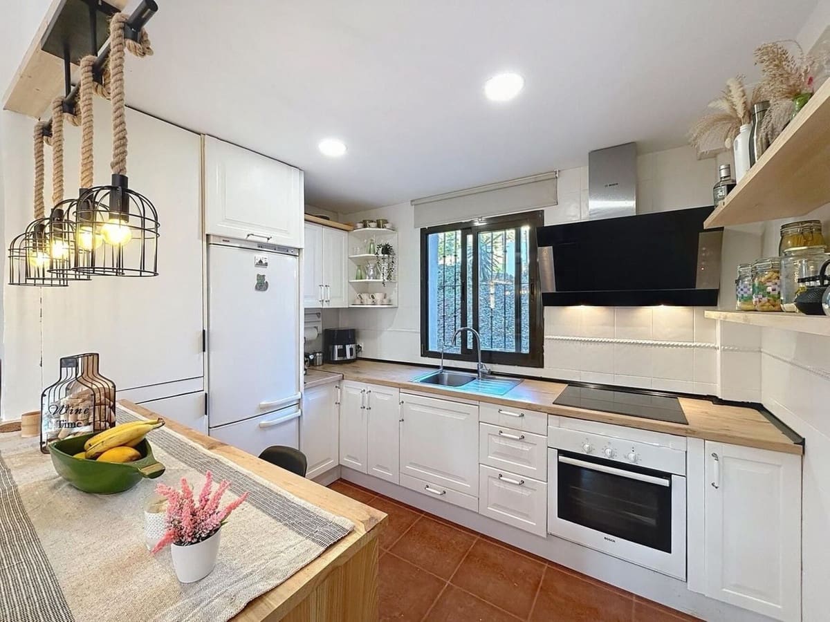 3 soverom Hus til salgs i Bahia de Casares med svømmebasseng - € 378 000 (Ref: 9971890)