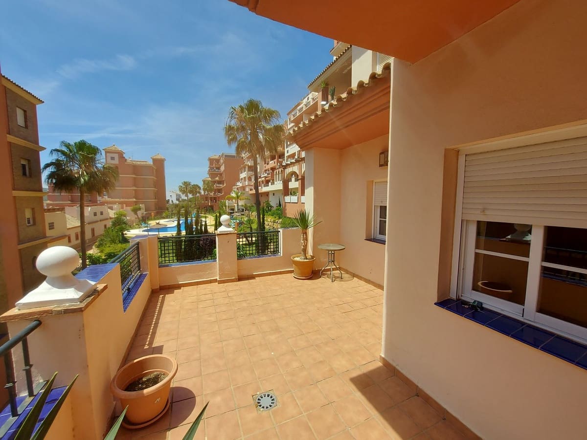 3 bedroom Apartment for sale in La Duquesa / Puerto de la Duquesa with pool garage - € 315,000 (Ref: 9971896)