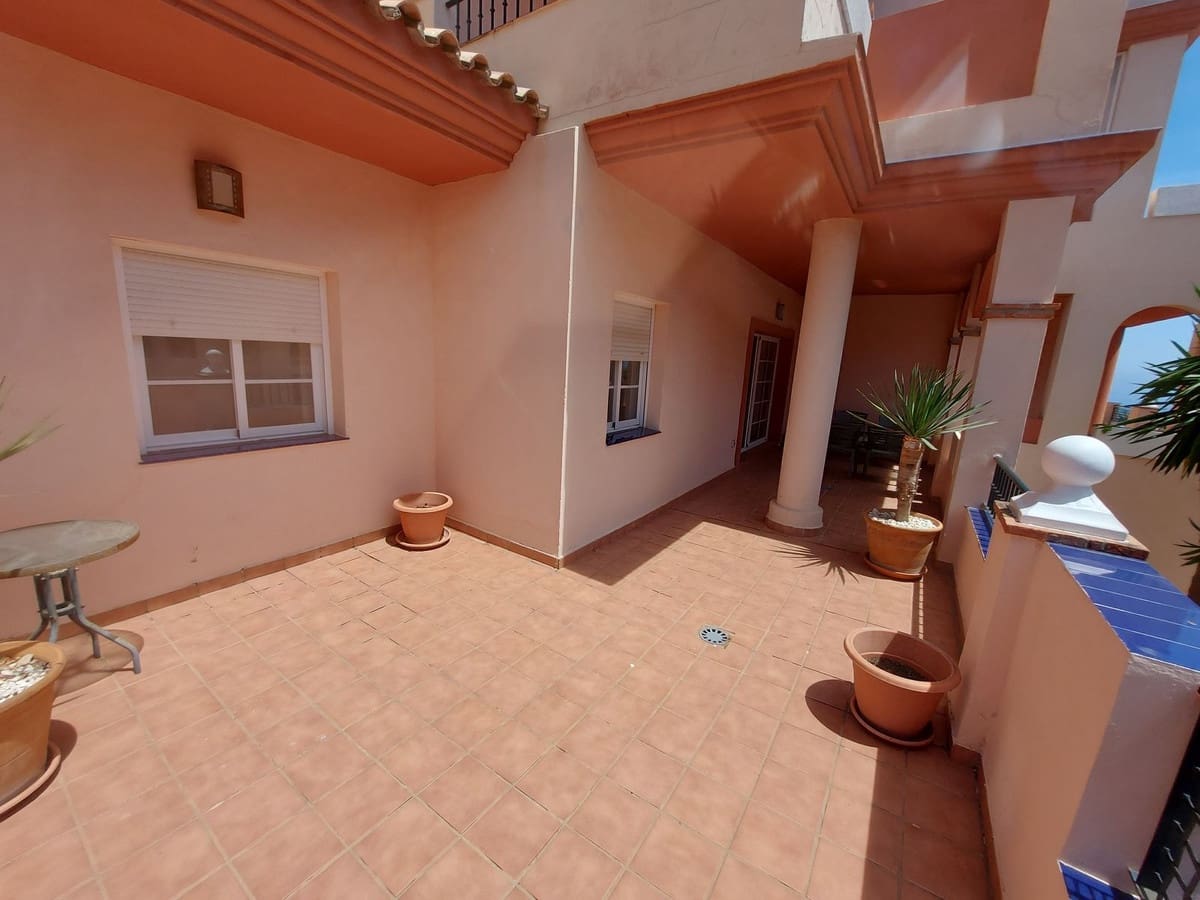 3 bedroom Apartment for sale in La Duquesa / Puerto de la Duquesa with pool garage - € 315,000 (Ref: 9971896)