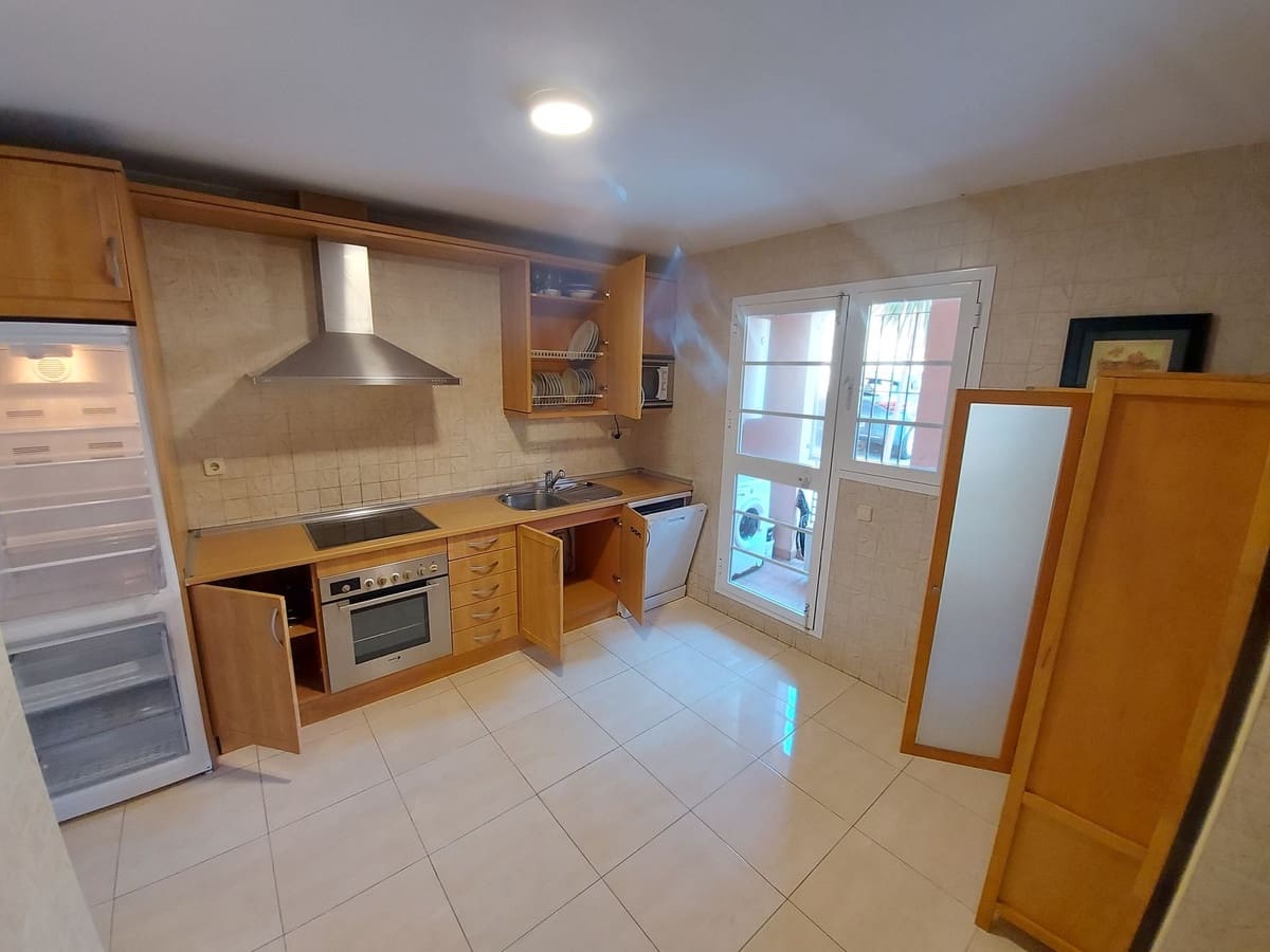 3 bedroom Apartment for sale in La Duquesa / Puerto de la Duquesa with pool garage - € 315,000 (Ref: 9971896)
