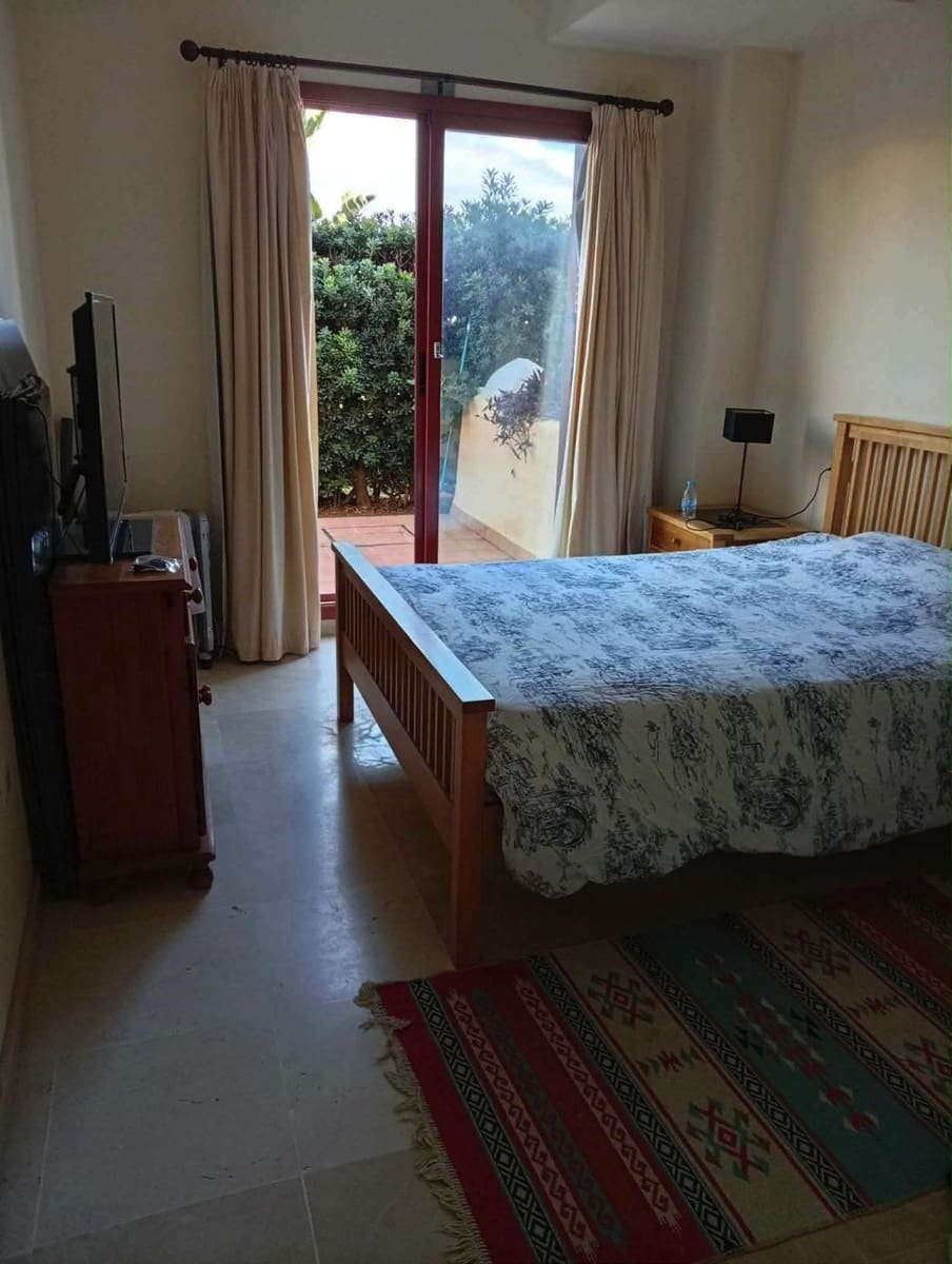 3 bedroom Semi-detached Villa for sale in La Duquesa / Puerto de la Duquesa with pool - € 371,000 (Ref: 9971898)