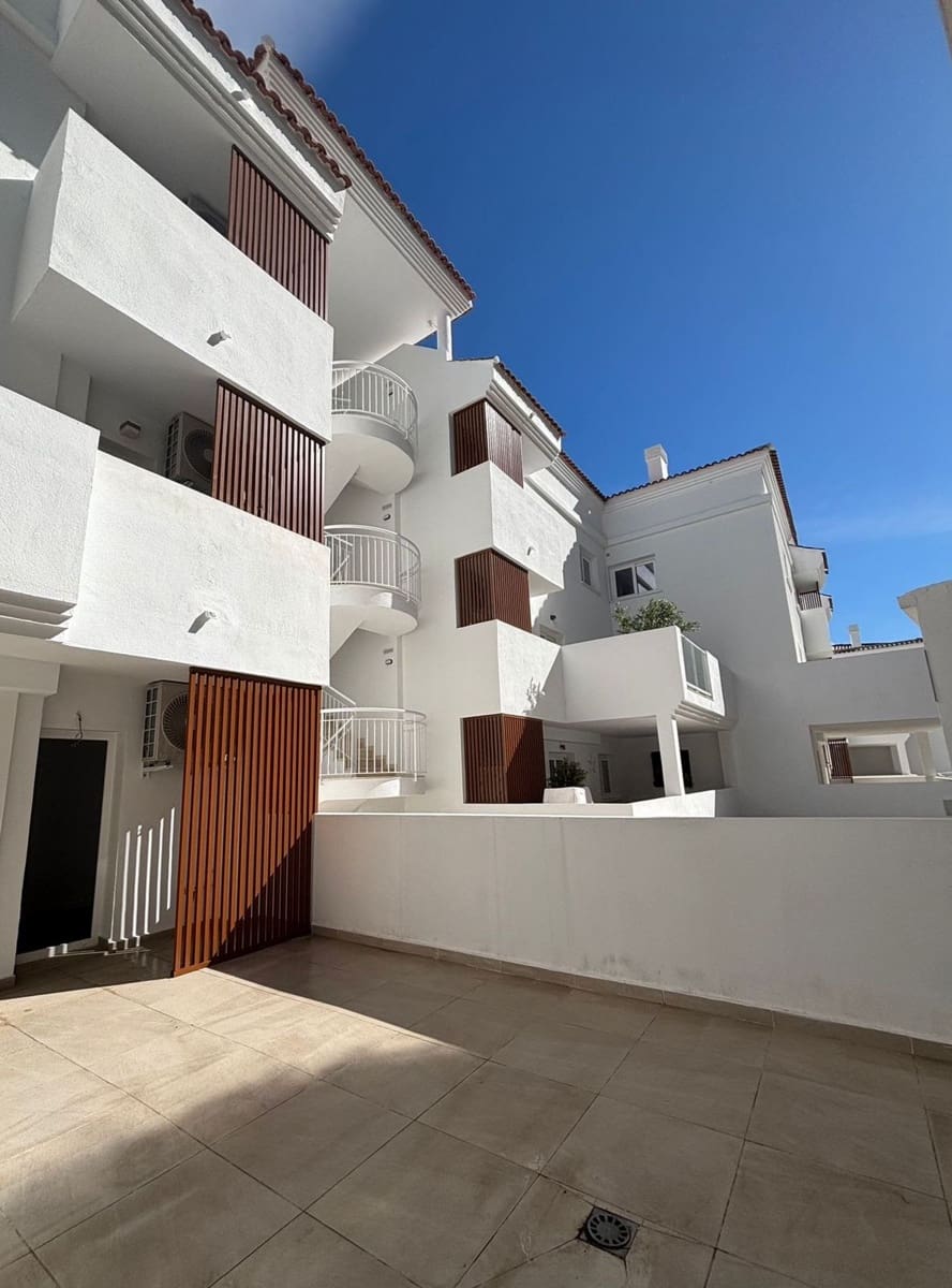3 bedroom Apartment for sale in Fuengirola with pool - € 370,000 (Ref: 9971903)