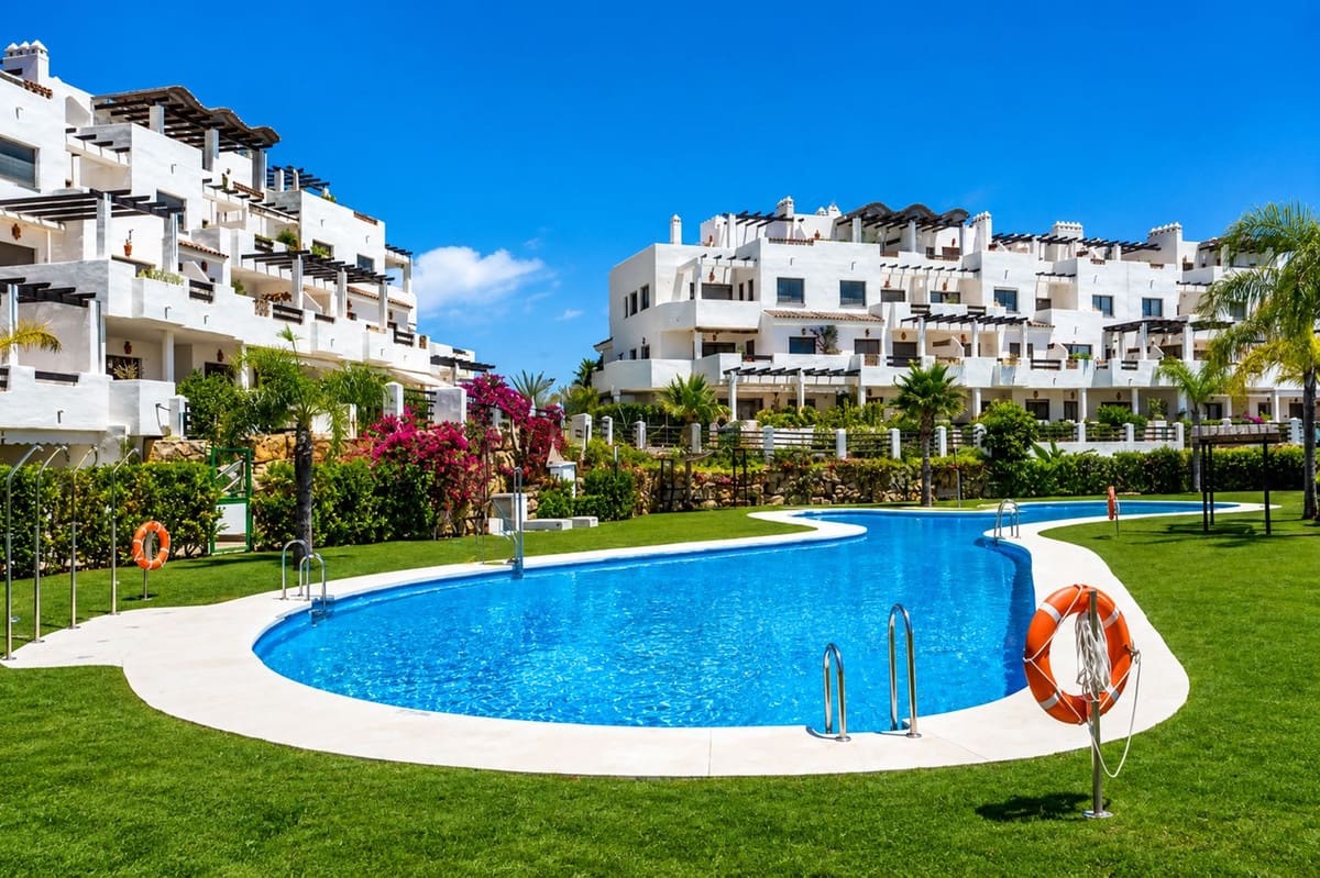 2 soveværelse Lejlighed til salg i New Golden Mile med swimmingpool - € 412.000 (Ref: 9971904)