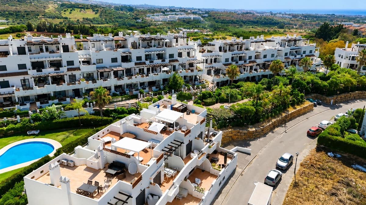 2 soveværelse Lejlighed til salg i New Golden Mile med swimmingpool - € 412.000 (Ref: 9971904)