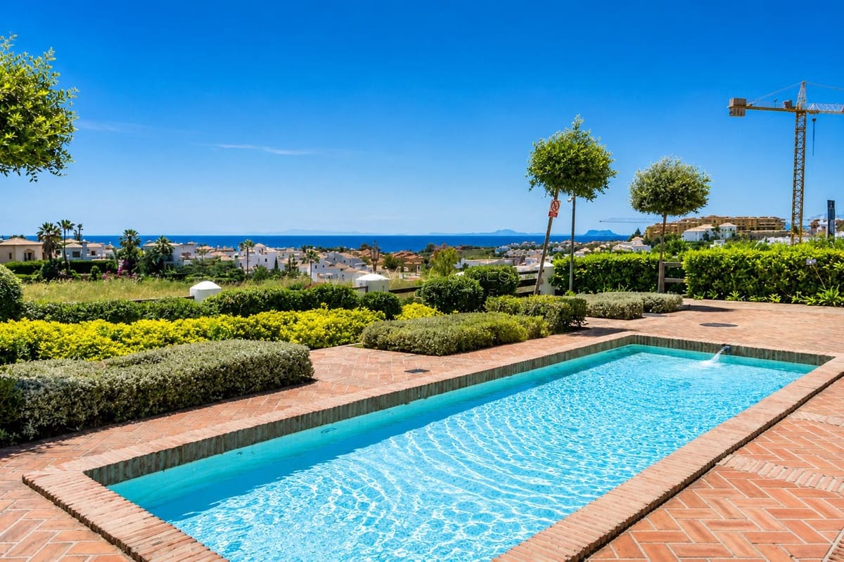2 soveværelse Lejlighed til salg i New Golden Mile med swimmingpool - € 412.000 (Ref: 9971904)